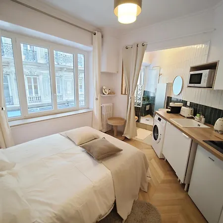 Apartment Opera - 5 Min Walk - Elegant 2 Sleeper