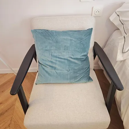 Apartment Opera - 5 Min Walk - Elegant 2 Sleeper