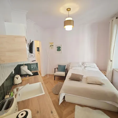 Apartman Opera - 5 Min Walk - Elegant 2 Sleeper *